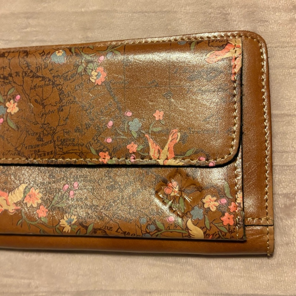 Patricia Nash Azario Leather Crossbody Organizer Wallet - Picture 2 of 11
